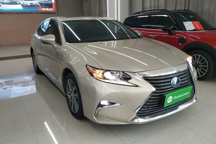 Used Lexus ES 2015 300h Comfort Edition
