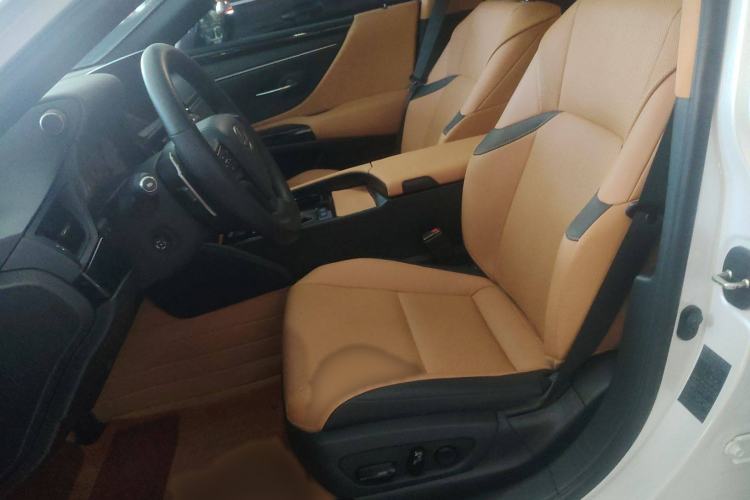 Used Lexus ES 2023 200 Excellence Edition
