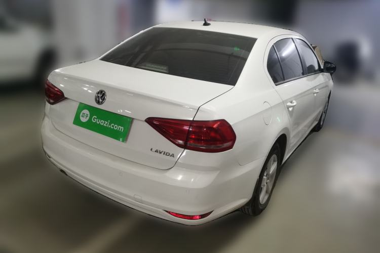 Used Volkswagen Lavida 2015 1.6L Manual Fashion Edition
