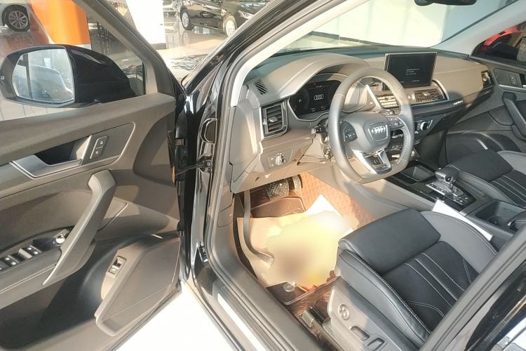 Used Audi Q5L 2022 40T Fashionable and Dynamic Model
