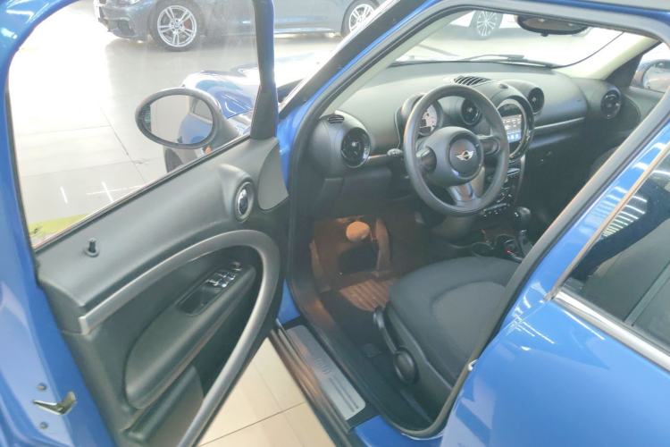 Used  Countryman 2014 1.6L ONE
