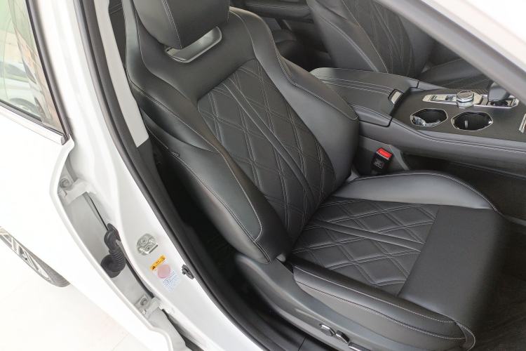 Used Changan UNI-K 2024 2.0T Two-Wheel Drive Global Edition
