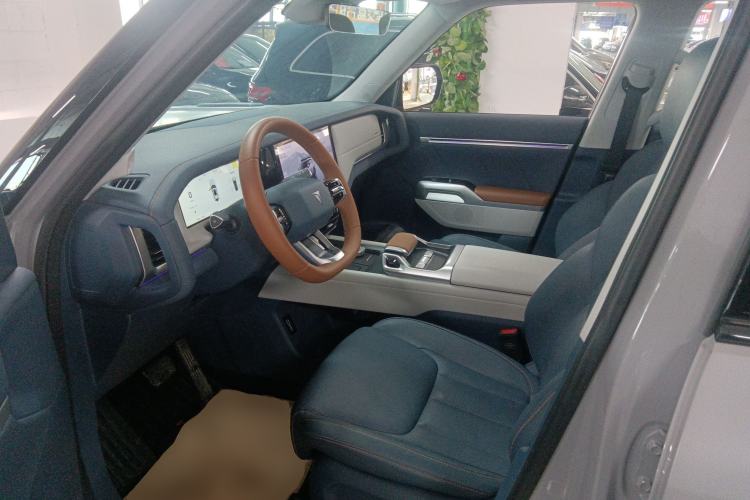 Used  G318 2024 Four-Wheel-Drive Air Suspension Model