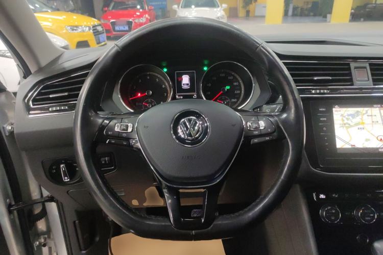 Used Volkswagen Tiguan L 2019 Revised 330TSI Automatic Two-Wheel Drive Smart & Luxury Edition China VI Standard
