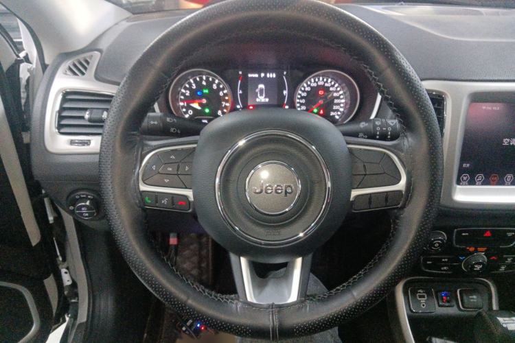 Used  Compass 2020 220T Automatic Leading Edition
