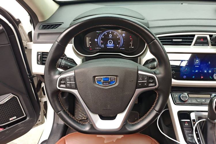 Used Geely Auto Emgrand X7 Sport 2018 1.8TD Automatic Two-Wheel Drive ZhiZun Model with 4G Connectivity
