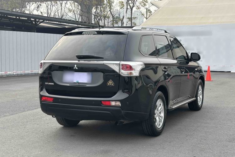 Used Mitsubishi Outlander 2013 2.0L Two-Wheel Drive Sport Navigation Version 5 Seats
