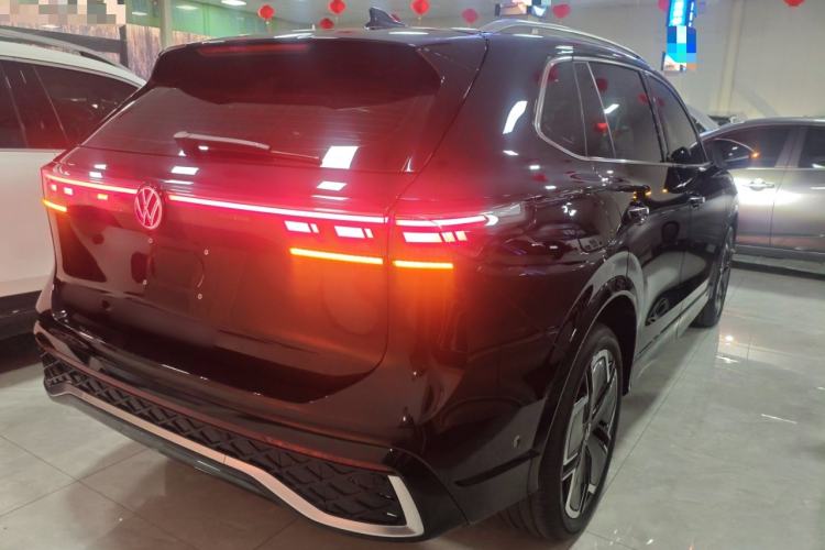 Used Volkswagen Tiguan L 2024 PRO 330TSI Two-Wheel Drive R-Line Prestige Edition
