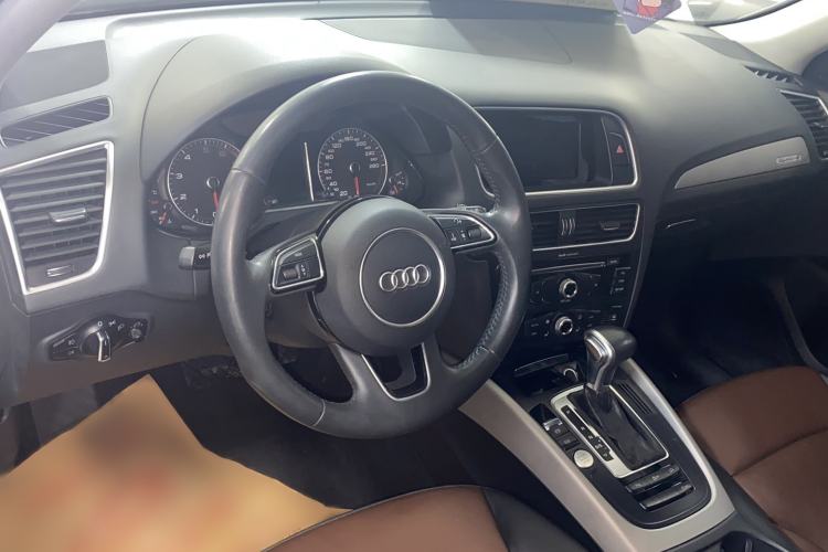 Used Audi Q5 2018 Collector's Edition 40 TFSI Ambition Model
