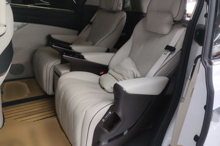 Used Denza D9 2024 DM-i 980 Four-Wheel Drive Prestige Model
