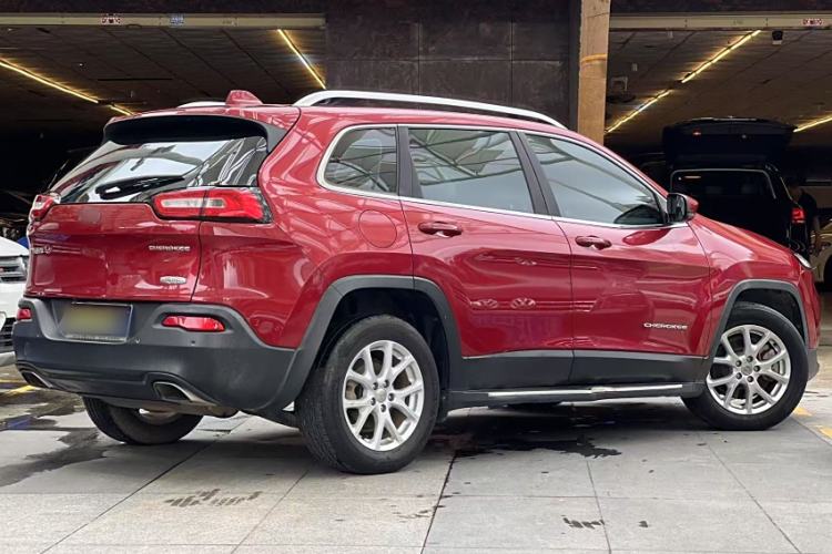 Used  Cherokee 2016 2.4L Leading Edition
