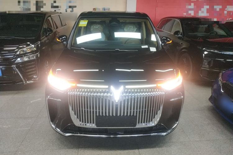 Used VOYAH Dream 2025 PHEV Four-Wheel Drive Excellence Kunpeng Edition
