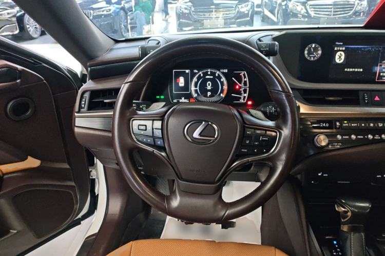 Used Lexus ES 2020 200 Excellence Edition
