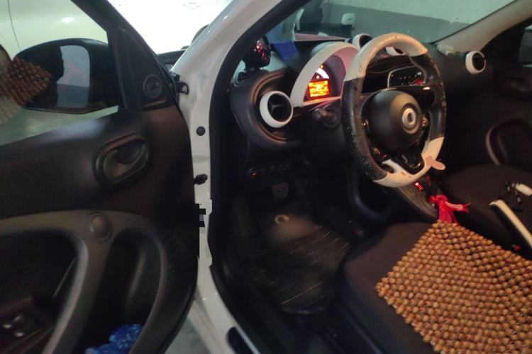 Used smart forfour 2016 1.0L 52 kW Dynamic Edition
