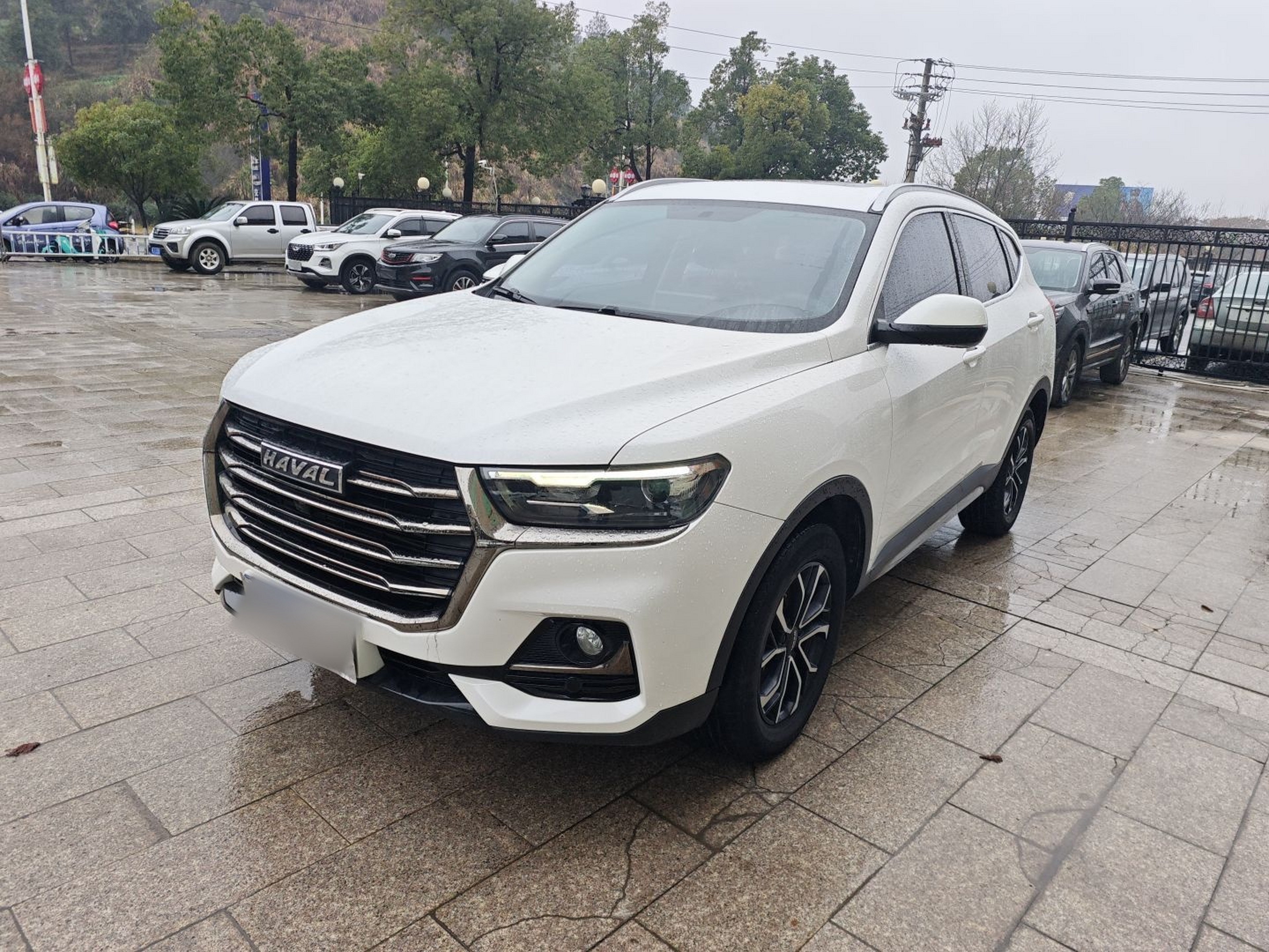 Под передней частью автомобиля