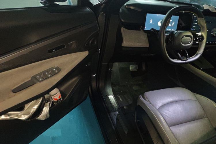 Used Lynk & Co 08 EM-P 2023 120km Long-Range Pro
