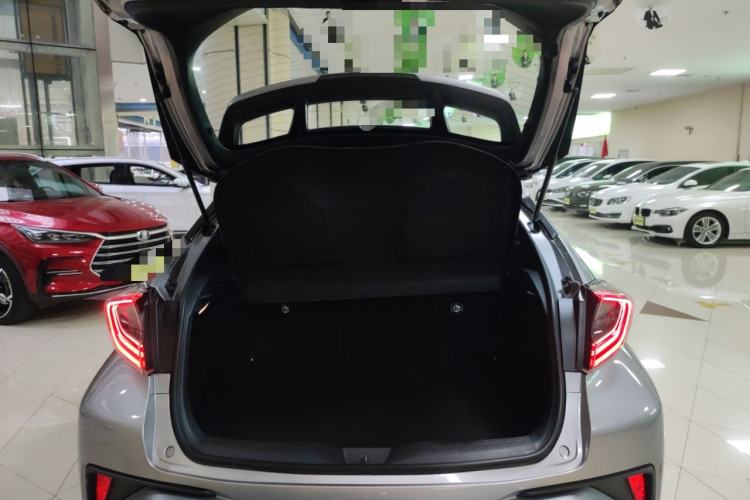 Used Toyota IZOA 2020 2.0L Yichi Version
