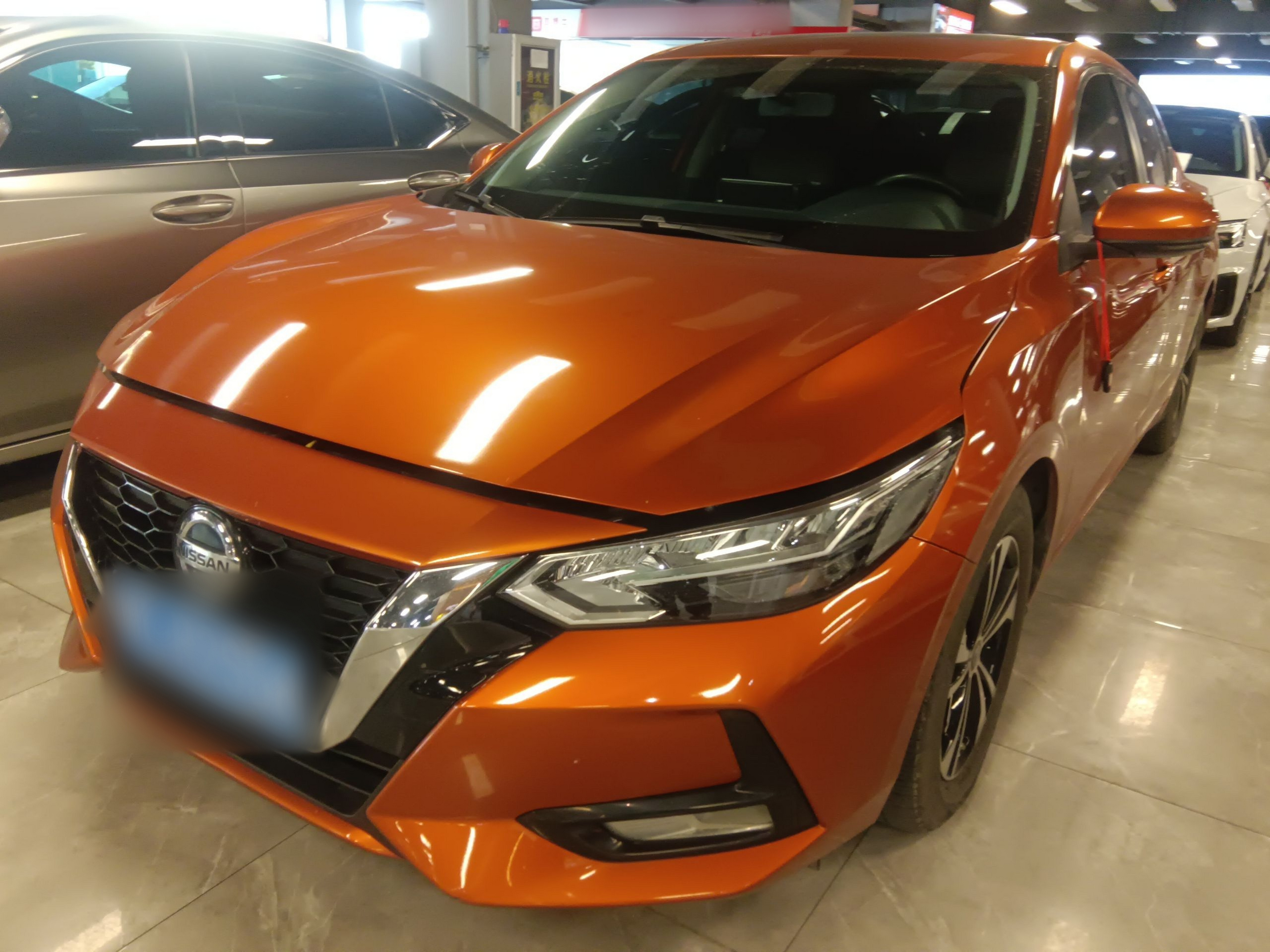 Под передней частью автомобиля