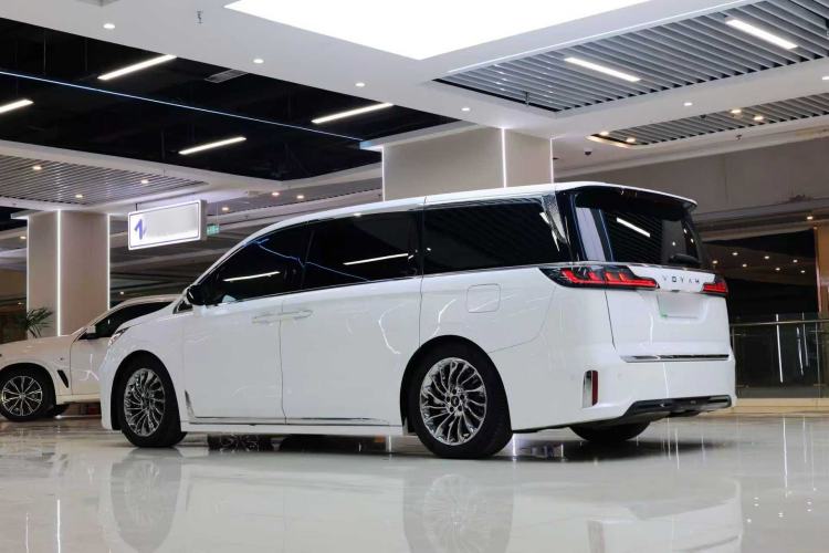 Used VOYAH Dream 2024 PHEV Ultra-Long Range Flagship Edition