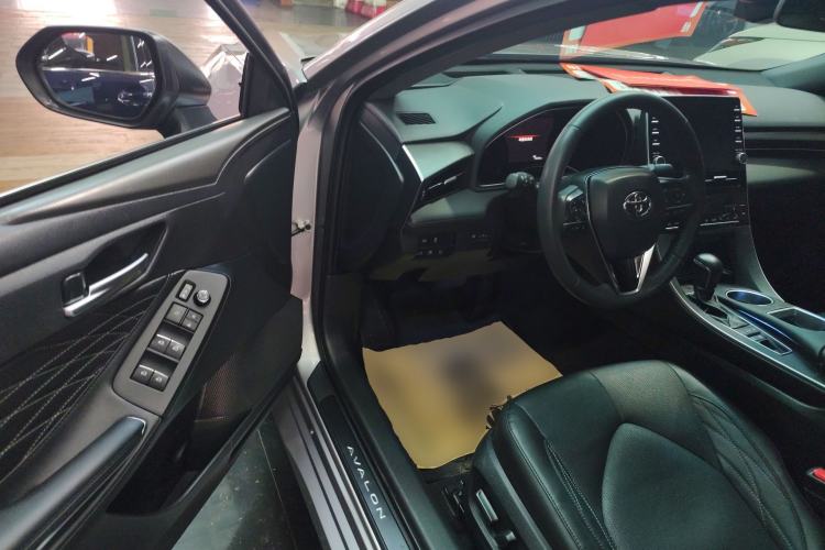 Used Toyota Avalon 2019 Dual-Engine 2.5L XLE Prestige Version China VI Standard