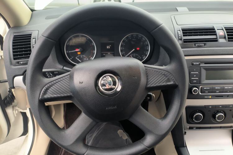 Used Skoda Octavia 2015 Classic Model 1.6L Manual Yijie Edition