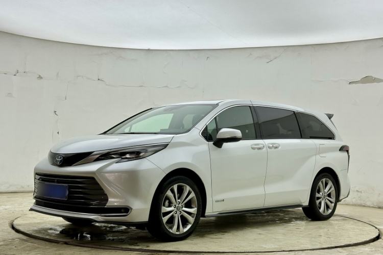 Used Toyota Sienna 2023 2.5L Hybrid Deluxe Edition