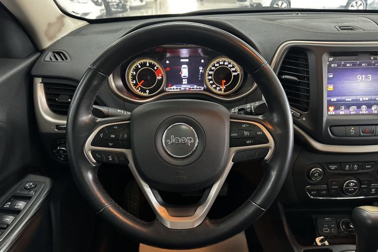 Used  Cherokee 2017 2.0L Superior Edition