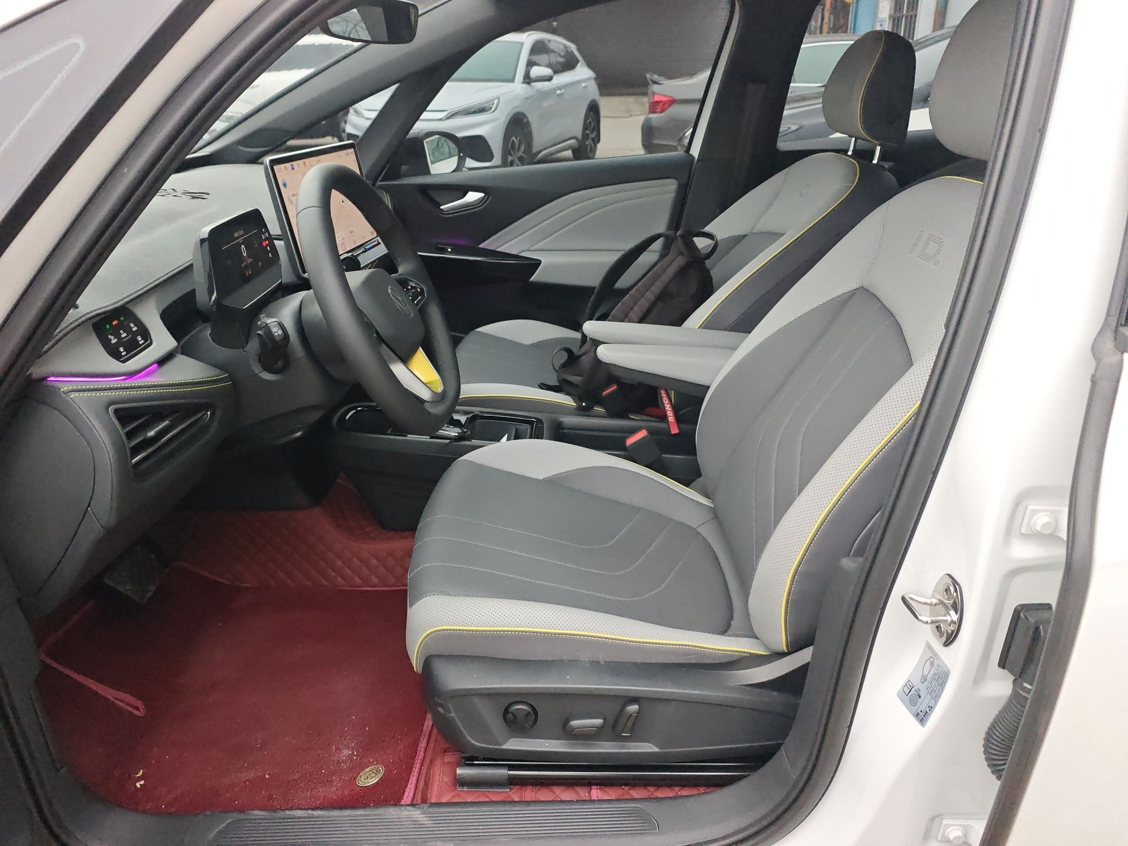 Переднее сиденье в автомобиле