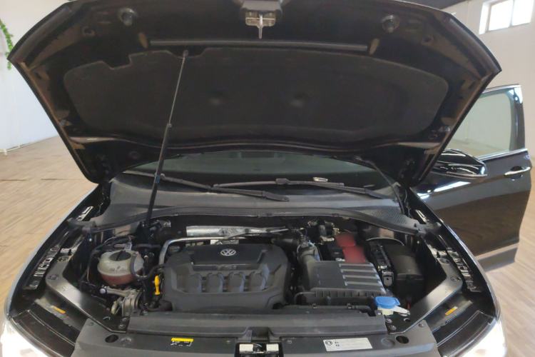 Used Volkswagen Tiguan L 2019 Revised 330TSI Automatic Two-Wheel Drive Smart & Luxury Edition China VI Standard
