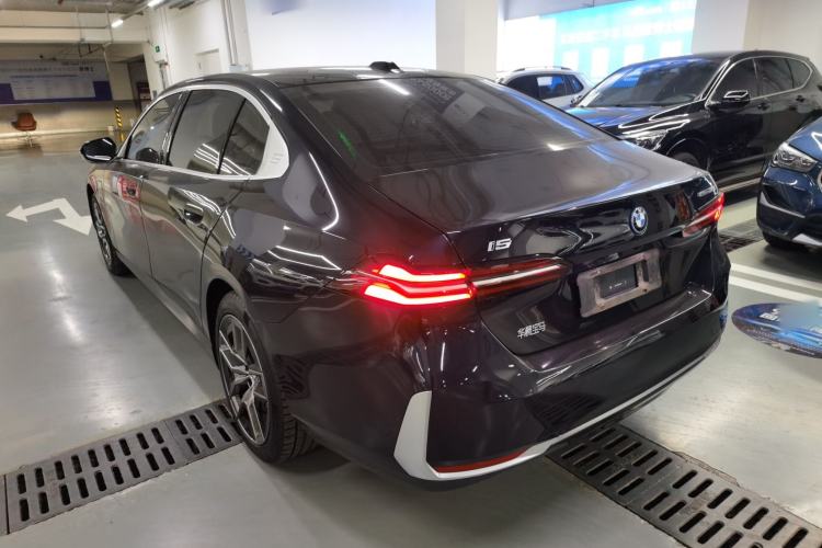 Used BMW i5 2024 eDrive 35L Luxury Package
