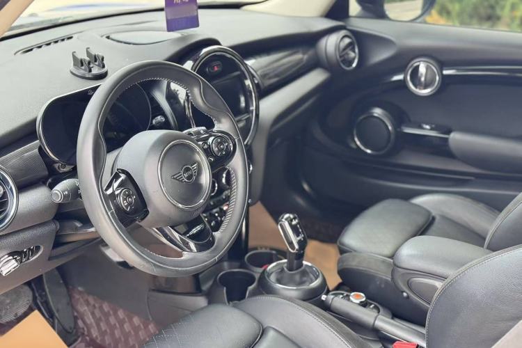 Used  MINI 2019 1.5T COOPER Classic Edition
