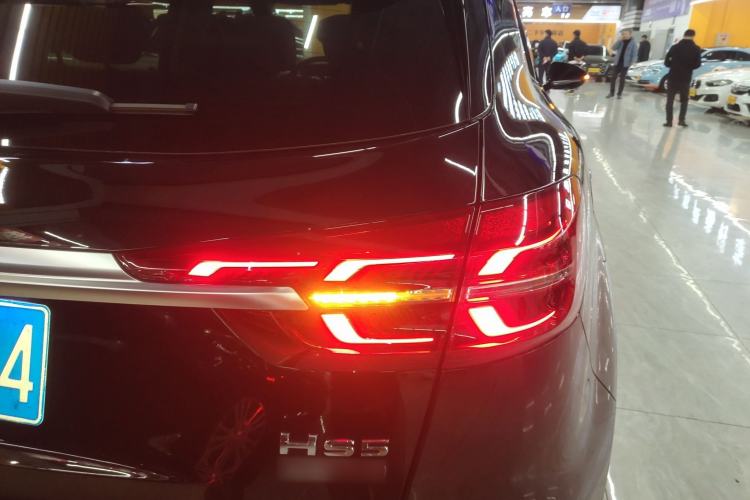 Used Hongqi HS5 2022 Facelifted Version 2.0T Smart Connect Flagship All-Wheel-Drive Edition
