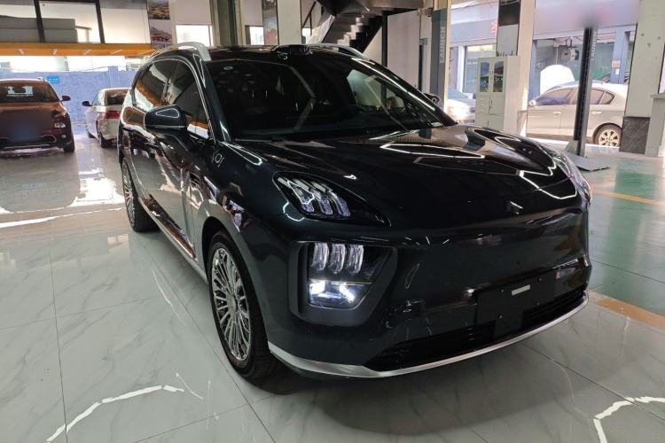 Used  HL 2025 700 Ultra Six-Seater All-Wheel-Drive LiDAR Version
