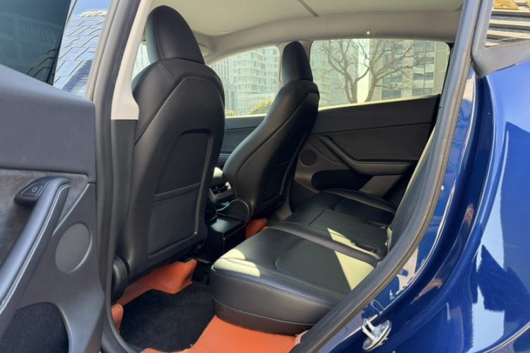 Used Tesla Model Y 2023 Long-Range All-Wheel-Drive Version
