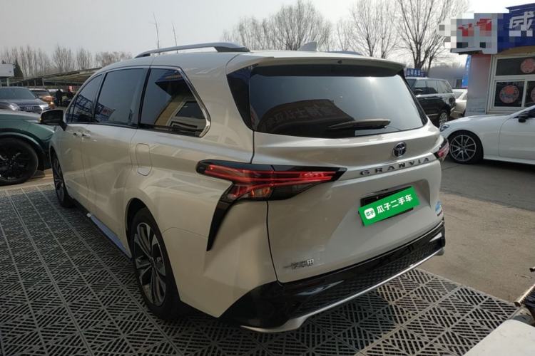 Used Toyota Granvia 2022 2.5L Hybrid Flagship Edition