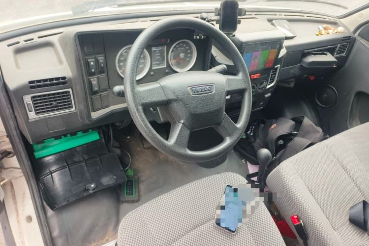 Used Iveco Daily 2021 2.5T V40 2-3 Seater Long Wheelbase Mid-Roof Design with Dual Side Sliding Doors