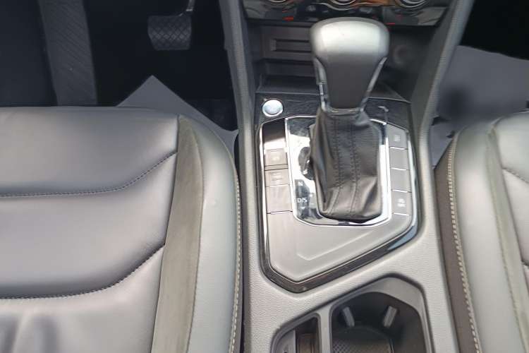 Used Volkswagen Tiguan L 2019 330TSI Automatic Two-Wheel Drive Panoramic Comfort Edition China VI Standard
