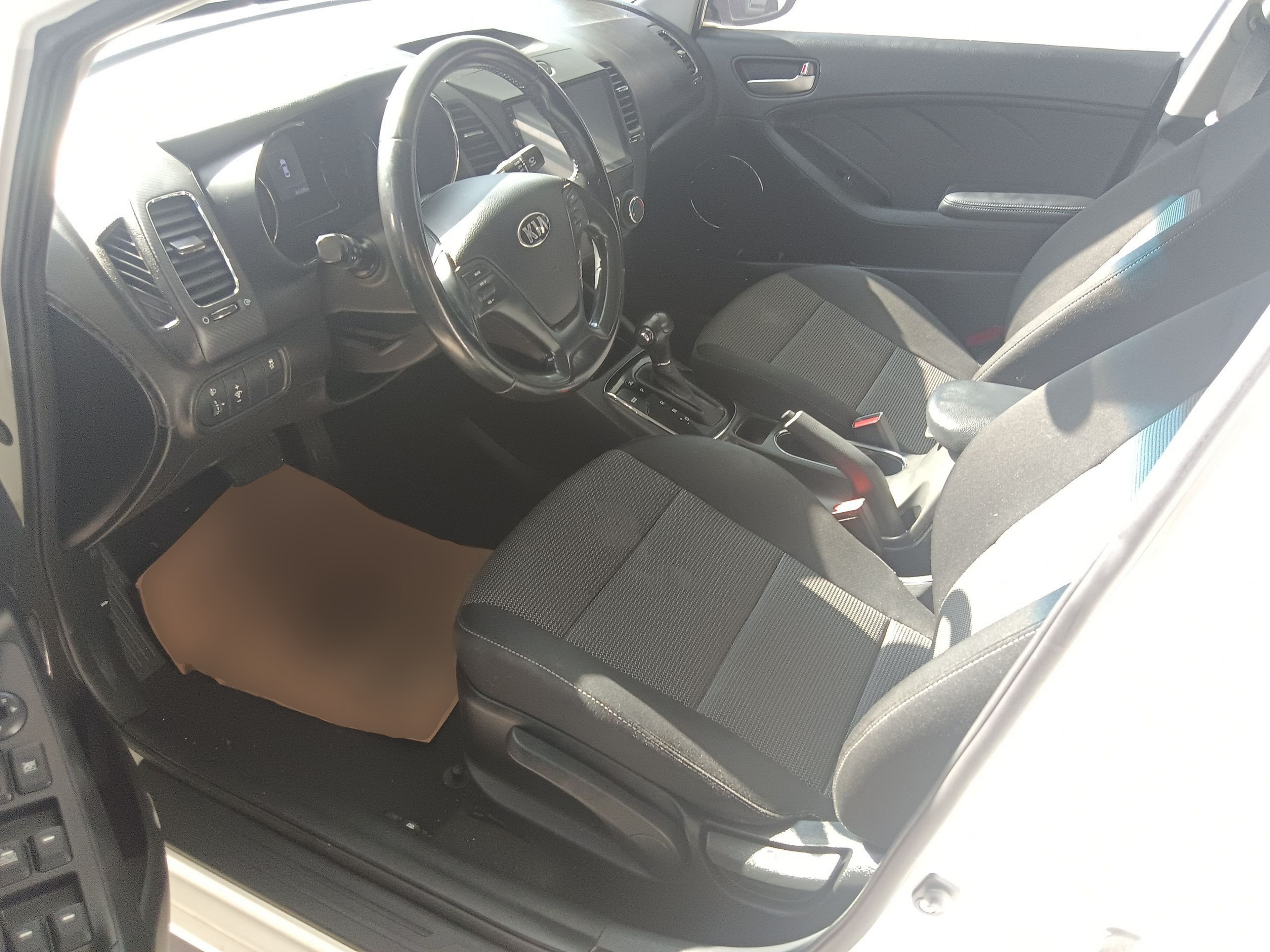 Переднее сиденье в автомобиле