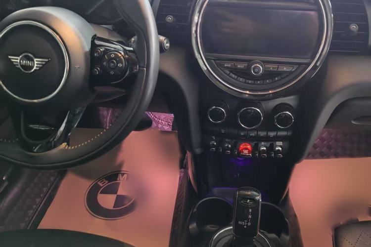 Used  MINI 2019 1.5T COOPER Classic Edition
