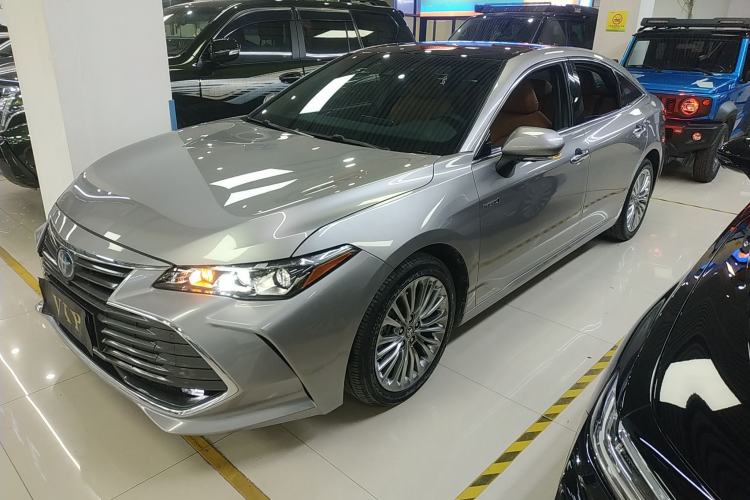 Used Toyota Avalon 2019 Dual-Engine 2.5L XLE Prestige Version China VI Standard
