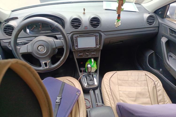 Used Volkswagen Jetta 2015 1.6L Automatic Fashion Model