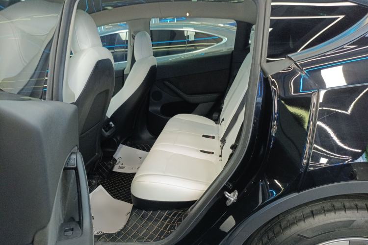 Used Tesla Model Y 2022 Long-Range All-Wheel-Drive Version
