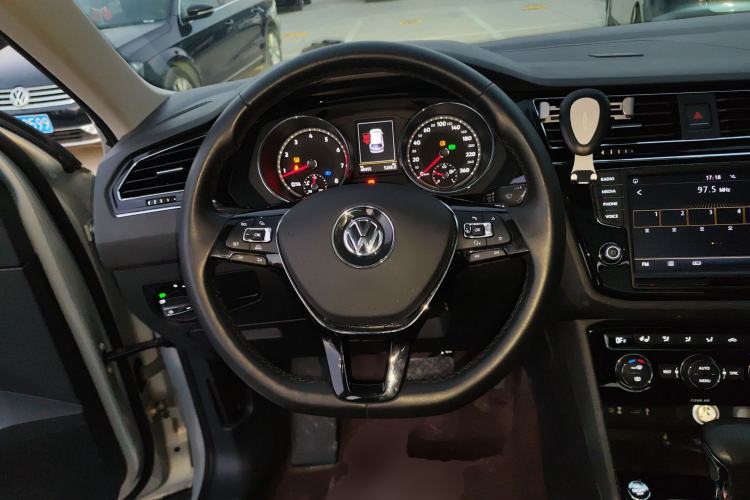 Used Volkswagen Tiguan L 2017 380TSI Automatic All-Wheel-Drive Luxury Edition
