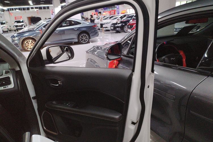 Used  Compass 2020 220T Automatic Leading Edition
