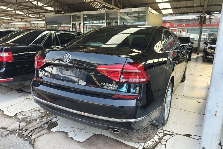 Used Volkswagen Passat 2017 330TSI DSG Luxury Edition
