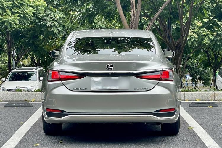 Used Lexus ES 2020 200 Excellence Edition
