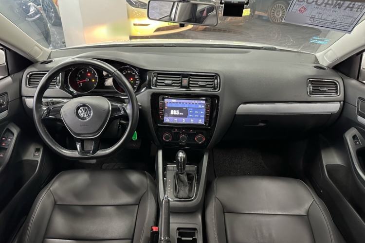 Used Volkswagen Sagitar 2015 1.6L Automatic Comfort Model
