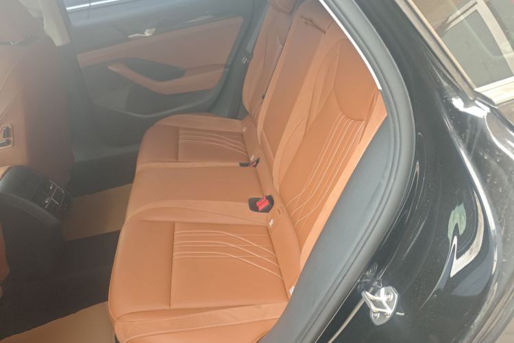 Used Volkswagen Magotan 2024 300TSI DSG Prestige Edition—A Real Eye-Catcher
