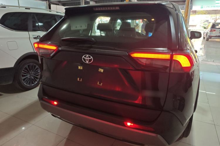 Used Toyota RAV4 2020 2.0L CVT Two-Wheel Drive Fashion PLUS Edition
