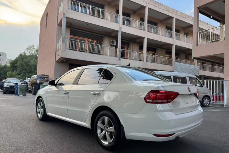 Used Volkswagen Lavida 2015 1.6L Manual Fashion Edition
